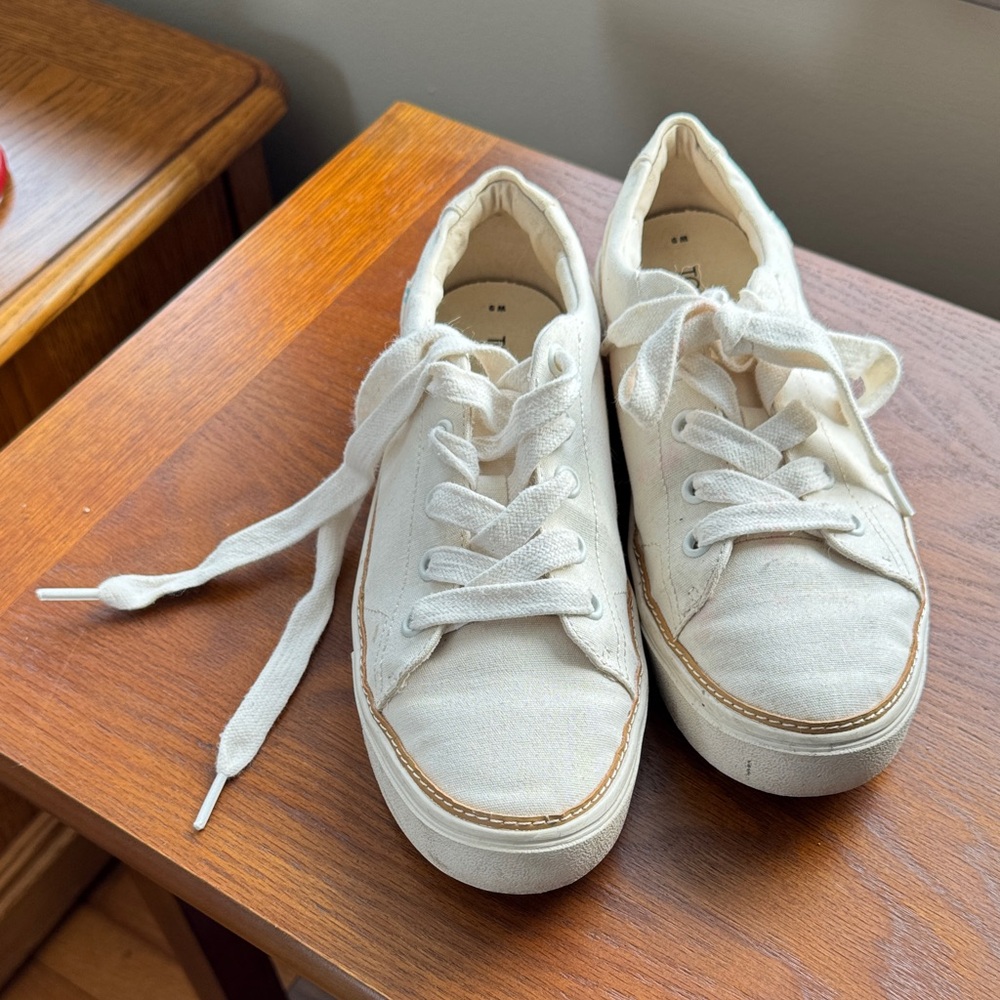 TOMS Women’s 9 Alex Casual White Canvas Sneakers
